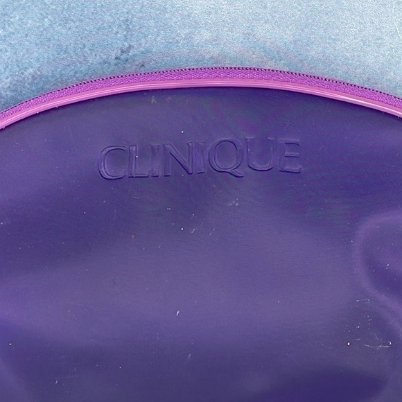 Clinique Cosmetic Bag - Picture 3 of 11